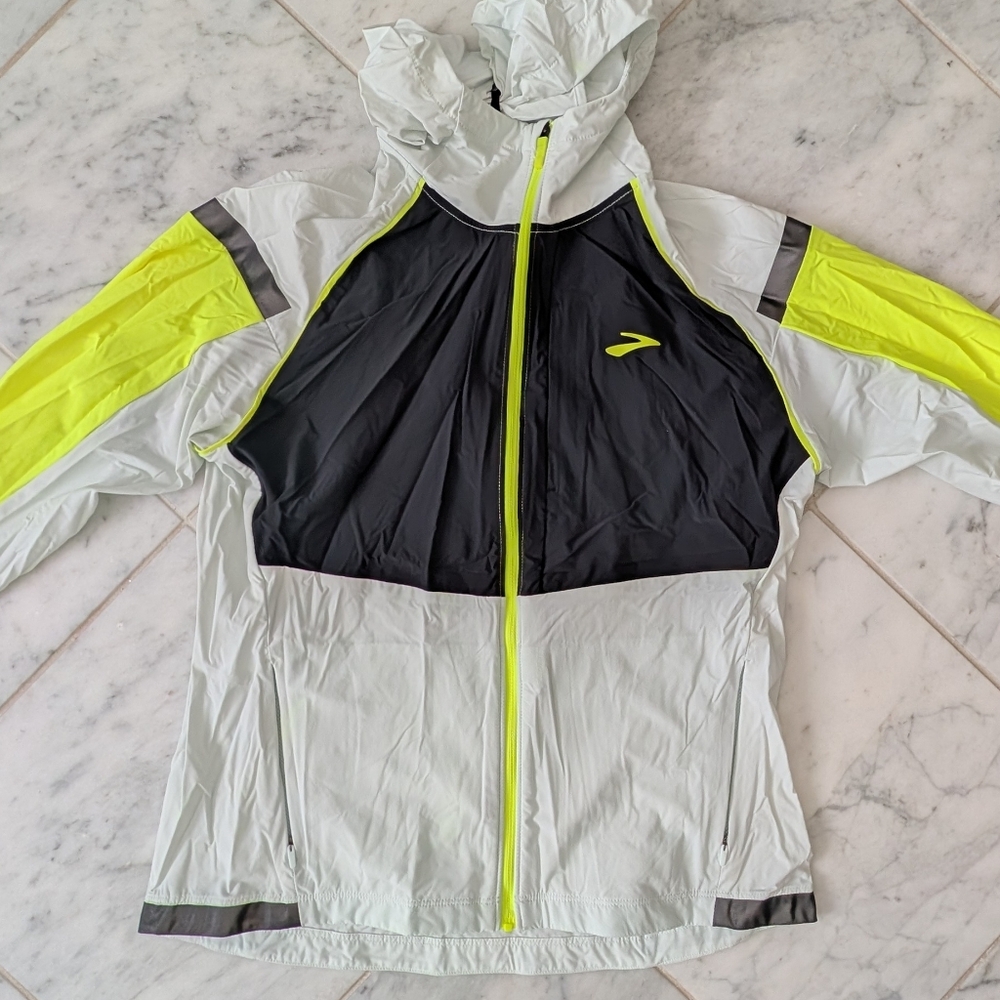 Brooks Run Visible Women’s Carbonite Jacket - Picture 6 of 7